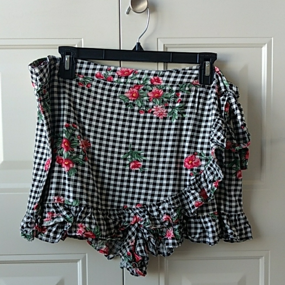 Forever 21+ Gingham Floral Skort